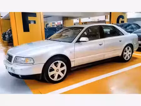 Audi A8 V8 4.2 310 Avus quattro