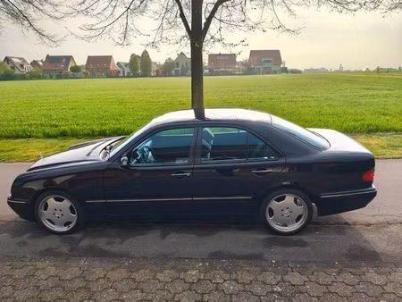 Mercedes-Benz Classe E E 240 V6 2.6 170 Avantgarde