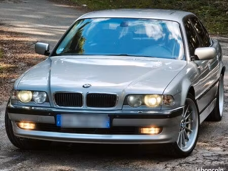 BMW Série 7 740i 4.4 286