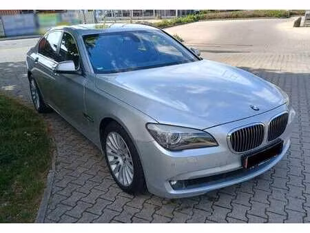 BMW Série 7 750i V8 4.4 407