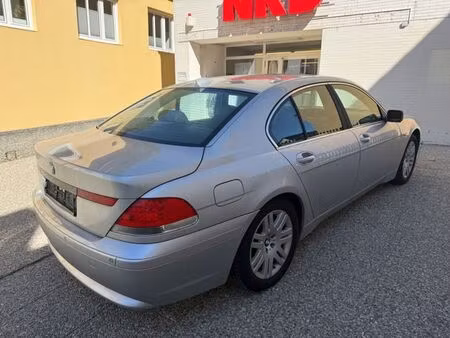 BMW Série 7 735i 3.5 272