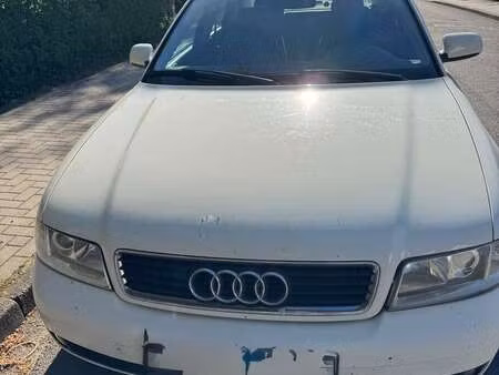 Audi A4 1.6 101