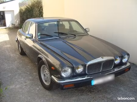 Daimler Double Six