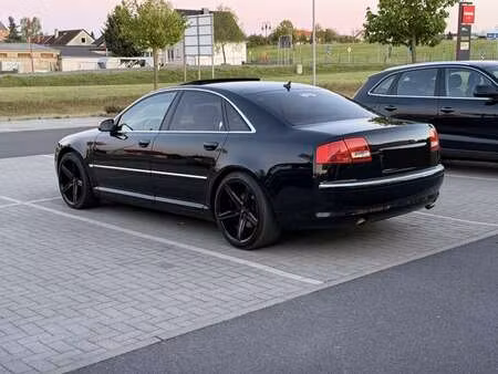 Audi A8 V8 4.2 TDI 326 quattro