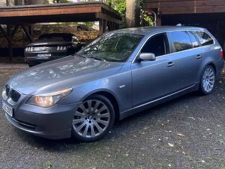 BMW Série 5 530d 3.0 235