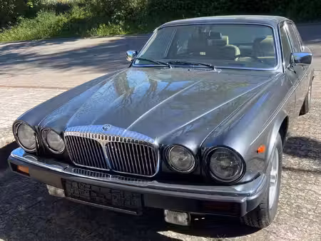 Daimler Double Six 