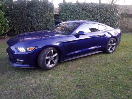 Ford Mustang Fastback V6 3.7