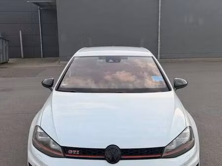 Volkswagen Golf GTI 2.0 TSI 220