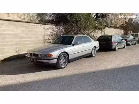 BMW Série 7 735i 3.5 238