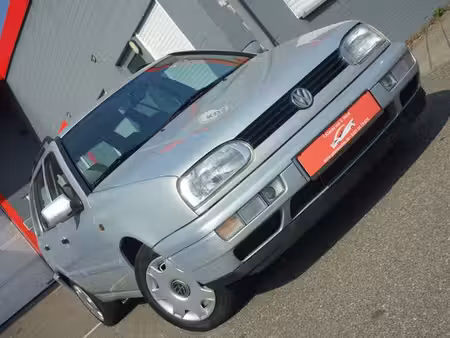 Volkswagen Golf 1.8 75