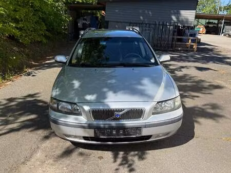 Volvo V70 2.4