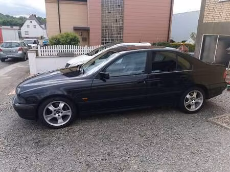 BMW Série 5 528i 2.8 193