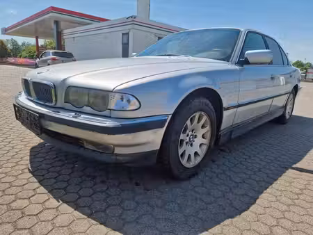 BMW Série 7 735i 3.5 238