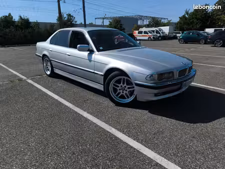 BMW Série 7 740d 4.0 245