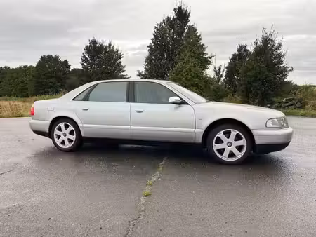 Audi A8 V8 4.2 310 quattro