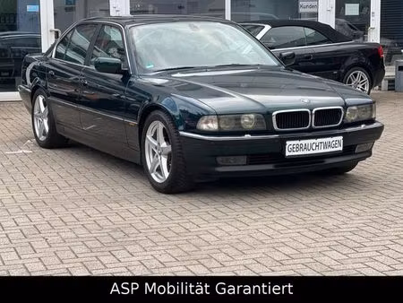 BMW Série 7 735i 3.5 236