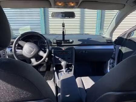 Audi A4 V6 3.2 FSI 256