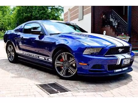 Ford Mustang Fastback V6 3.7