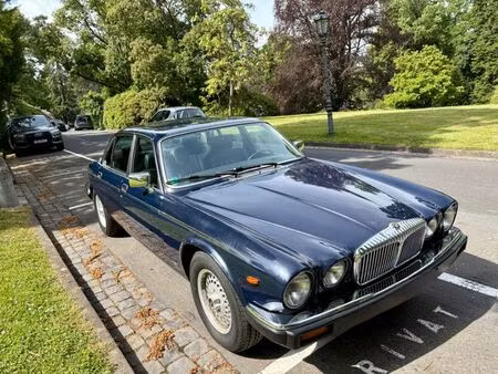 Daimler Double Six
