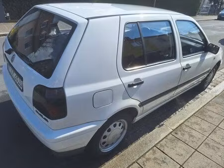 Volkswagen Golf 1.8 90