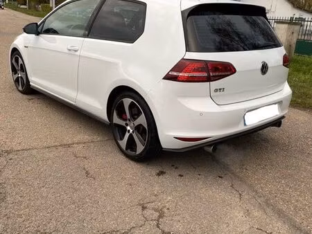 Volkswagen Golf GTI 2.0 TSI 230 Performance