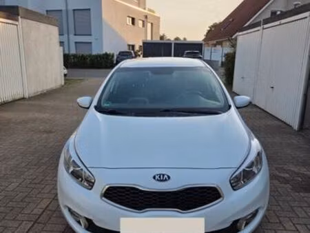 Kia Ceed 1.6 CRDi 128 Dream Team Edition