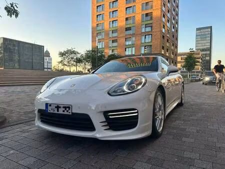 Porsche Panamera GTS V8 4.8 4x4