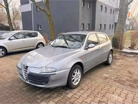 Alfa Romeo 147 1.6 TS 120 Distinctive