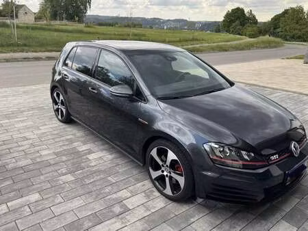 Volkswagen Golf GTI 2.0 TSI 220