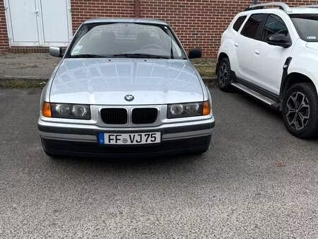 BMW Série 3 318i 1.8 115