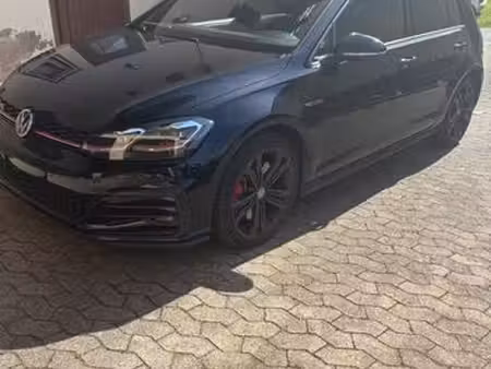 Volkswagen Golf GTI 2.0 TSI Performance