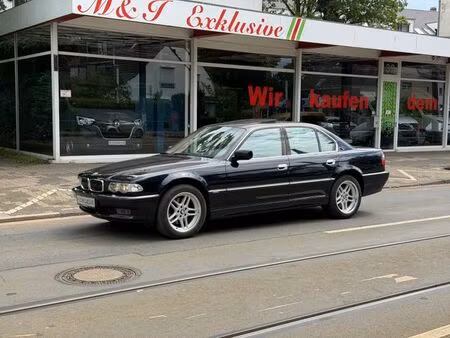 BMW Série 7 750i V8 5.4 326