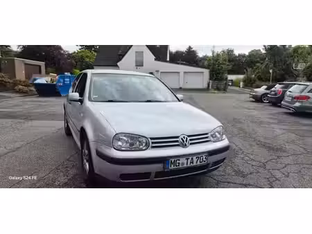 Volkswagen Golf 1.6 105