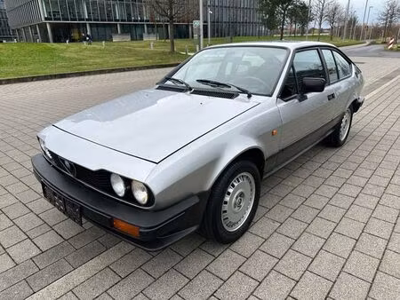 Alfa Romeo GTV 