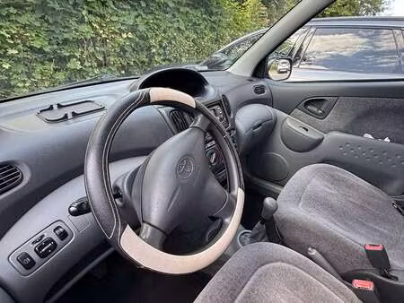 Toyota Yaris 1.3 86 Sol