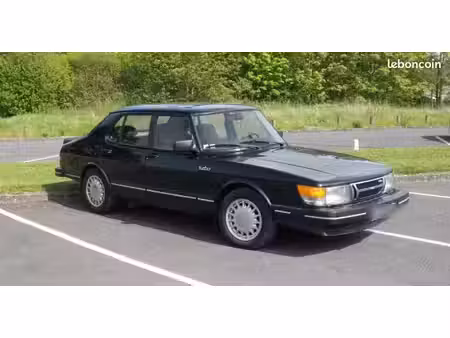 Saab 900 