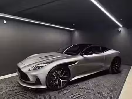 Aston Martin DB12 V8 4.0 680