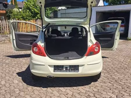 Opel Corsa 1.4 87 Satellite