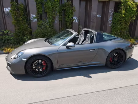 Porsche 911 Carrera 4 GTS 3.0 450