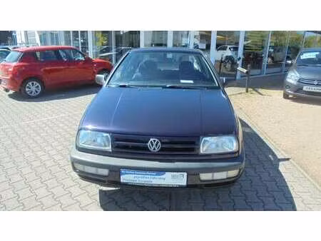 Volkswagen Vento 1.8 90