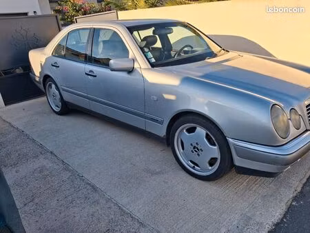 Mercedes-Benz Classe E E 300 V6 3.0 177