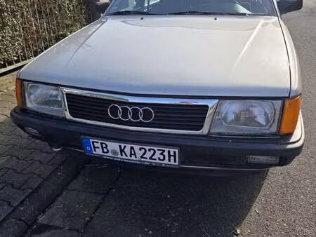 Audi 100 2.2