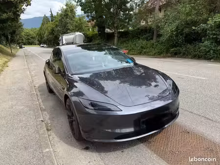 Tesla Model 3 275