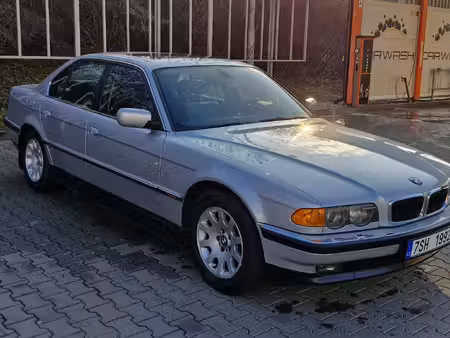 BMW Série 7 740d 4.0 245