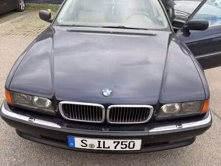 BMW Série 7 750i V8 5.4 326