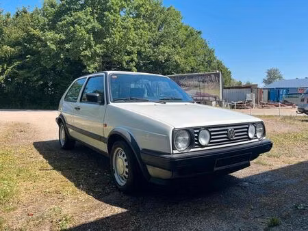Volkswagen Golf 1.8 90