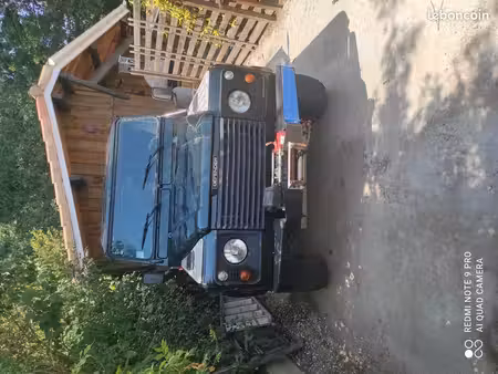 Land Rover Defender 2.0 122