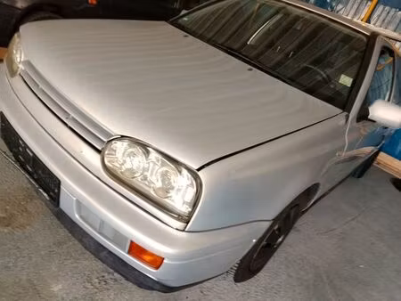 Volkswagen Golf 1.8 90