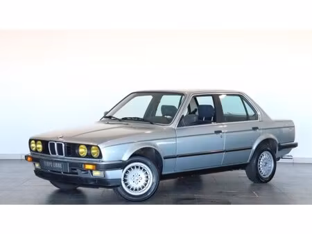 BMW Série 3 323i