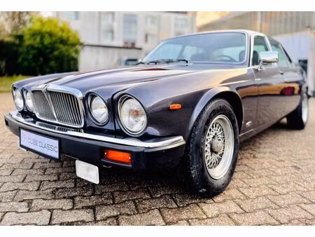 Daimler Double Six 